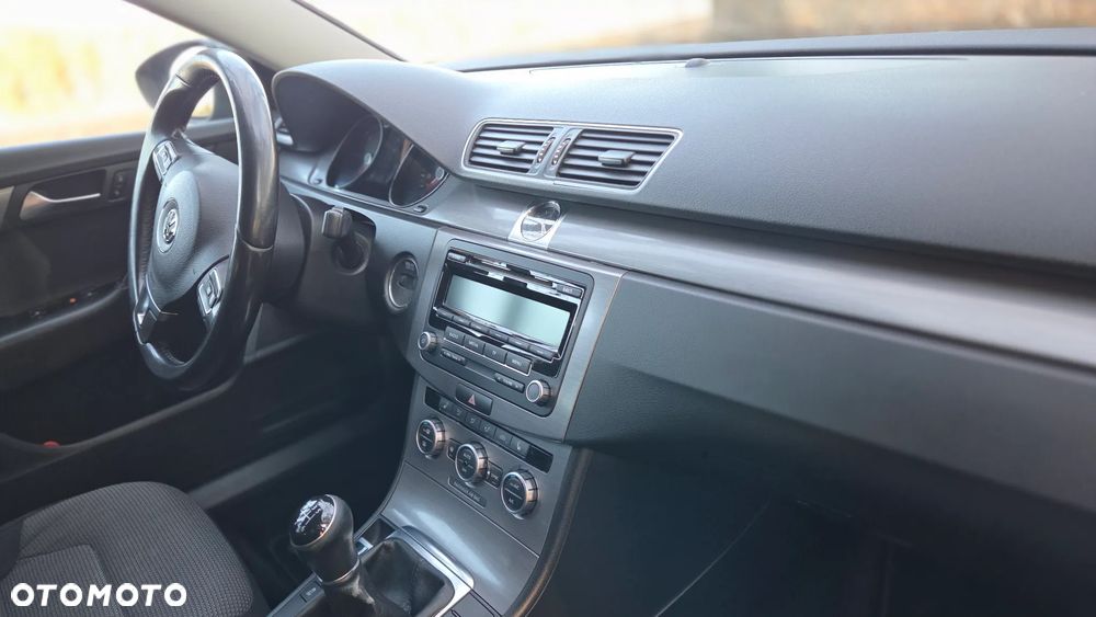 Volkswagen Passat 2.0 TDI Comfortline - 15