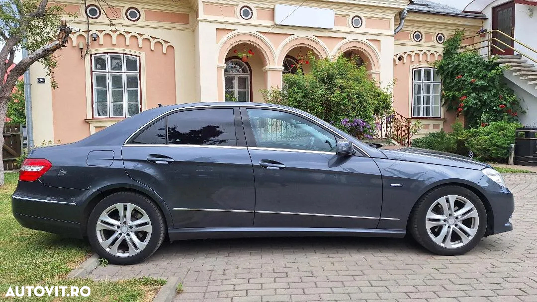 Mercedes-Benz E 220 CDI DPF BlueEFFICIENCY Automatik Avantgarde - 2
