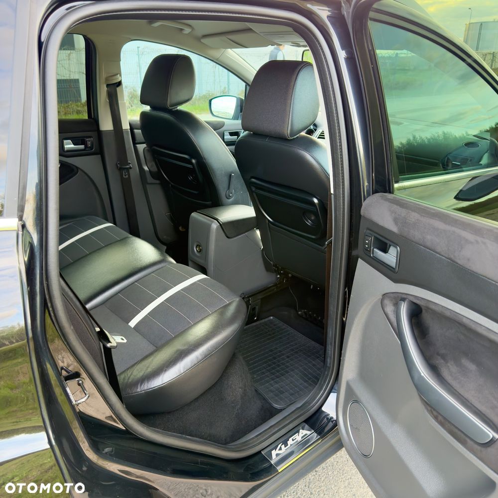 Ford Kuga 2.0 TDCi 4x4 Titanium - 24