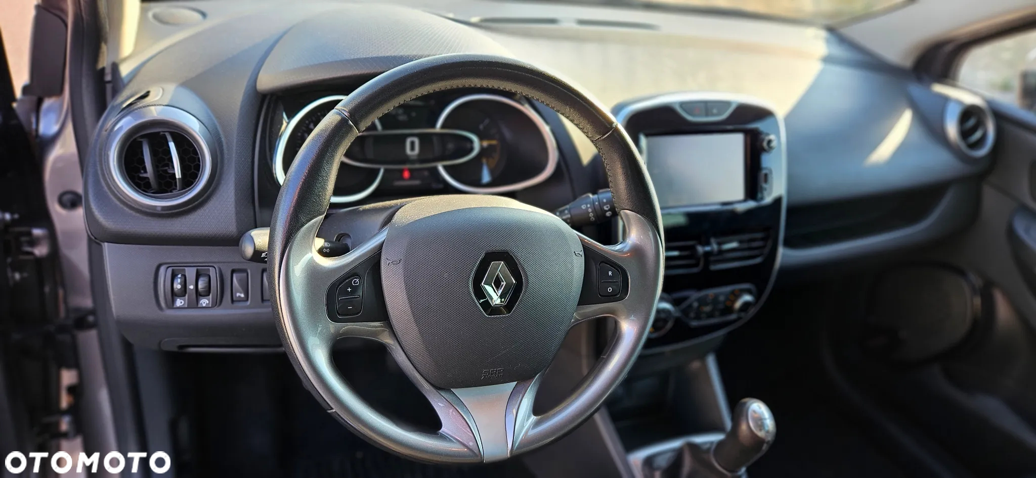 Renault Clio 1.2 16V 75 Limited - 12
