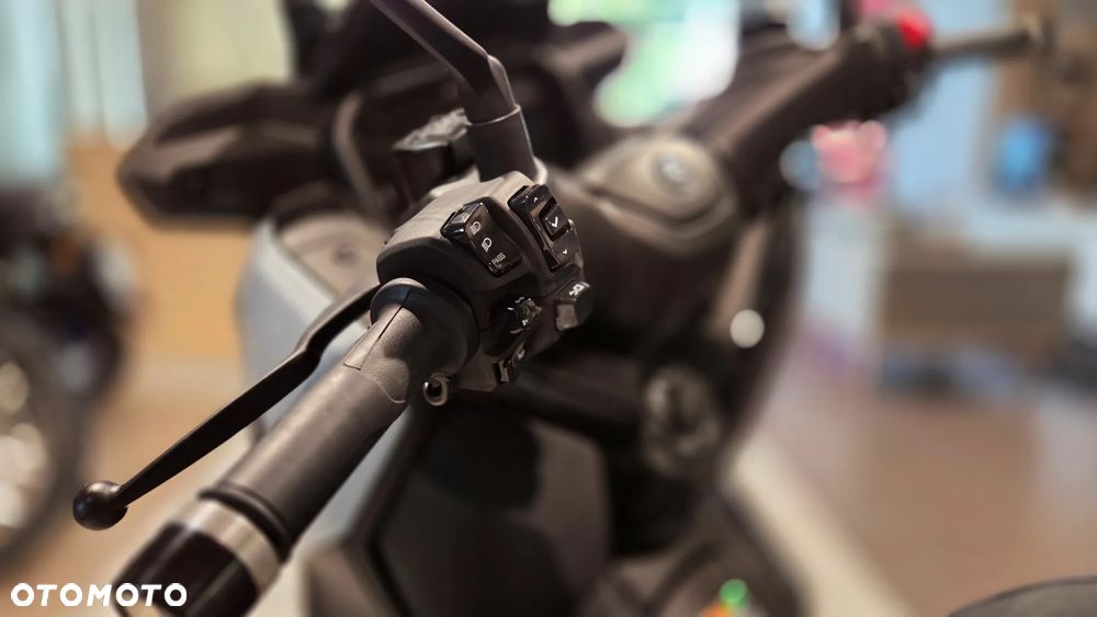 Yamaha X-max - 9