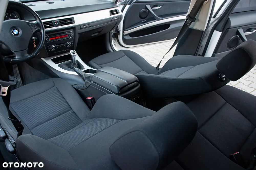 BMW Seria 3 318d Sport Line - 9