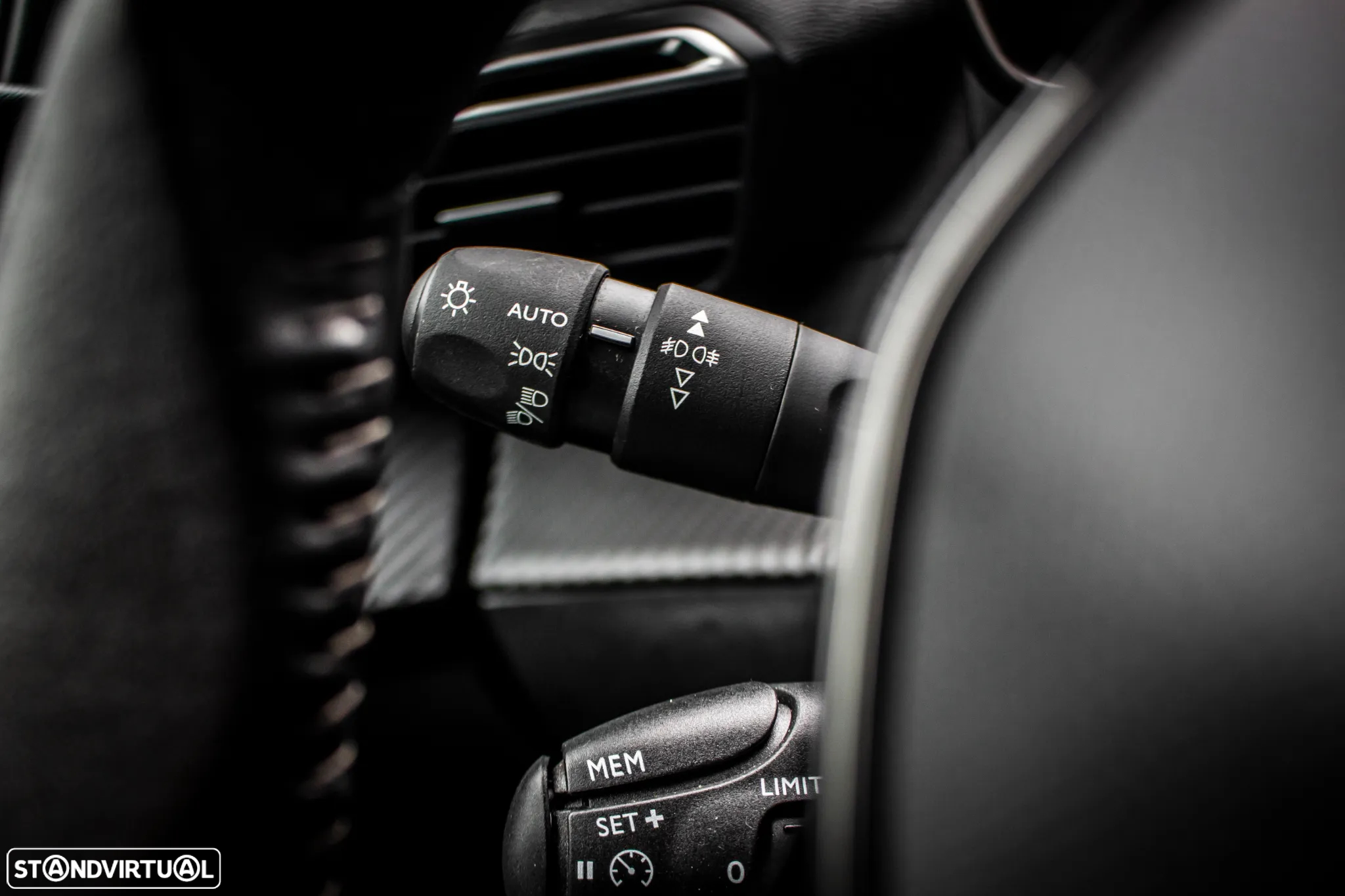 Peugeot e-2008 Allure - 16