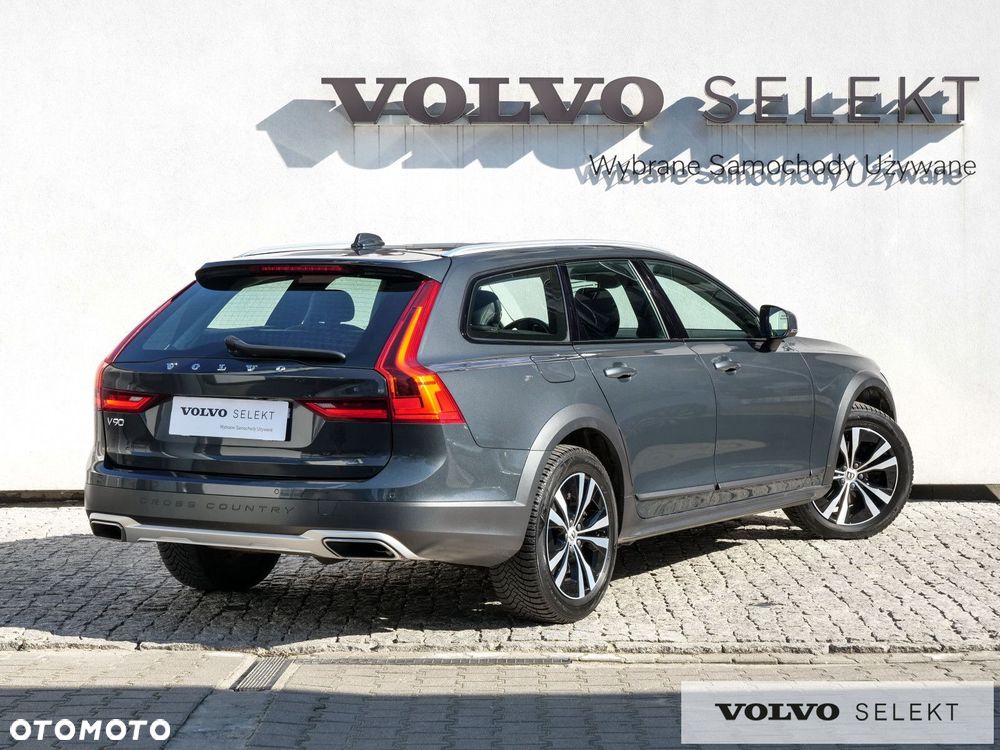 Volvo V90 Cross Country - 10