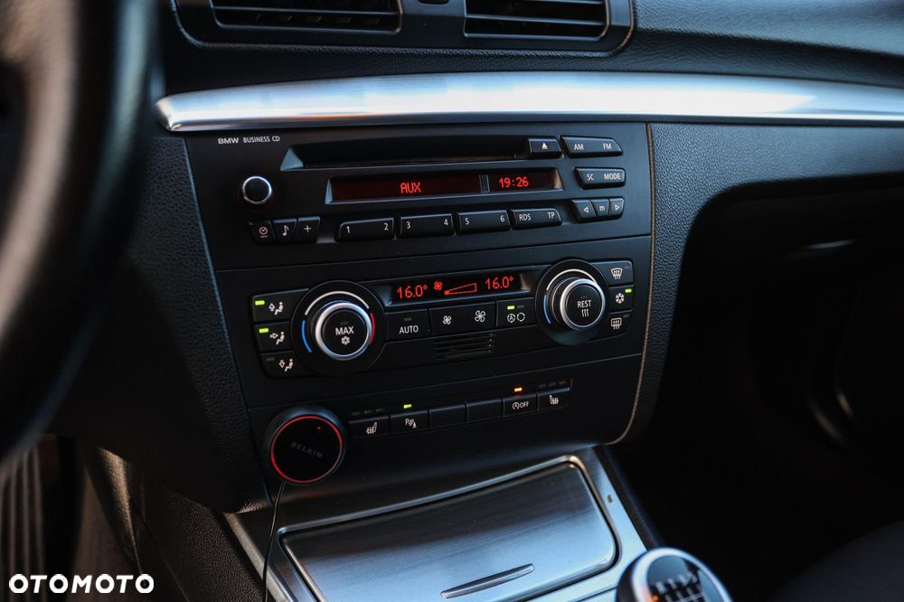 BMW Seria 1 118d - 32