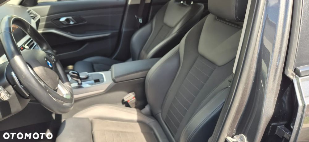 BMW Seria 3 320d mHEV - 18