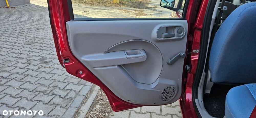 Fiat Panda 1.1 Active dla kobiet - 17