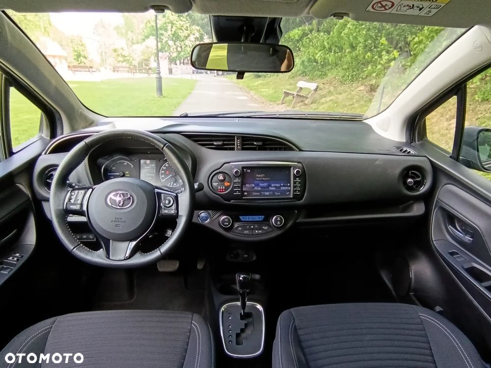 Toyota Yaris Hybrid 100 Premium - 24