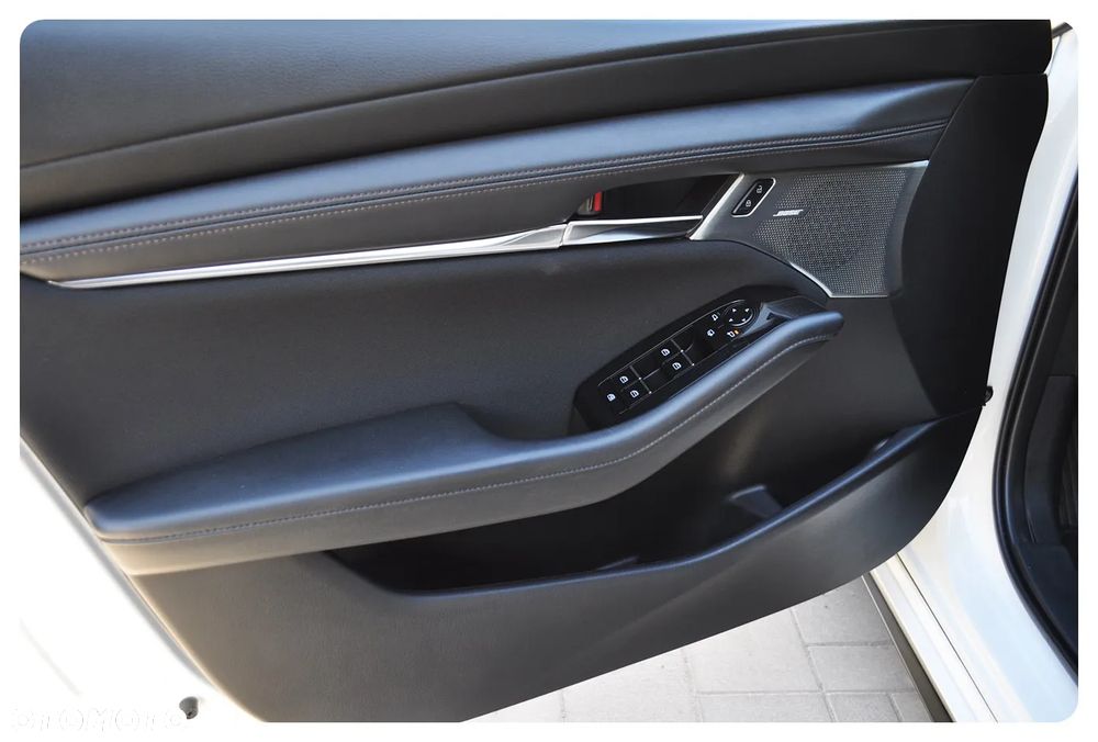 Mazda 3 2.0 mHEV AWD Hikari - 19