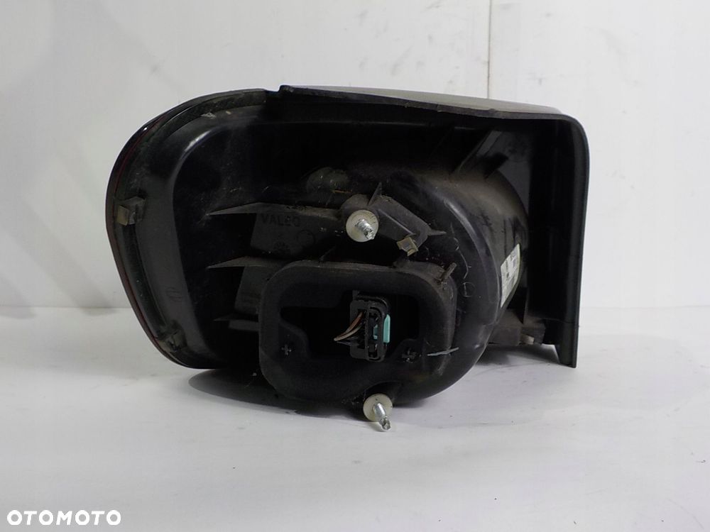 VOLKSWAGEN GOLF V PLUS LIFT LAMPA PRAWA TYŁ TYLNA - 3