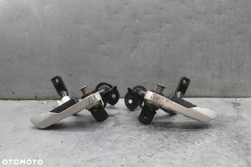 Sym GTS 125 Set sety podnóżki podnóżek lewy prawy pasażera - 2