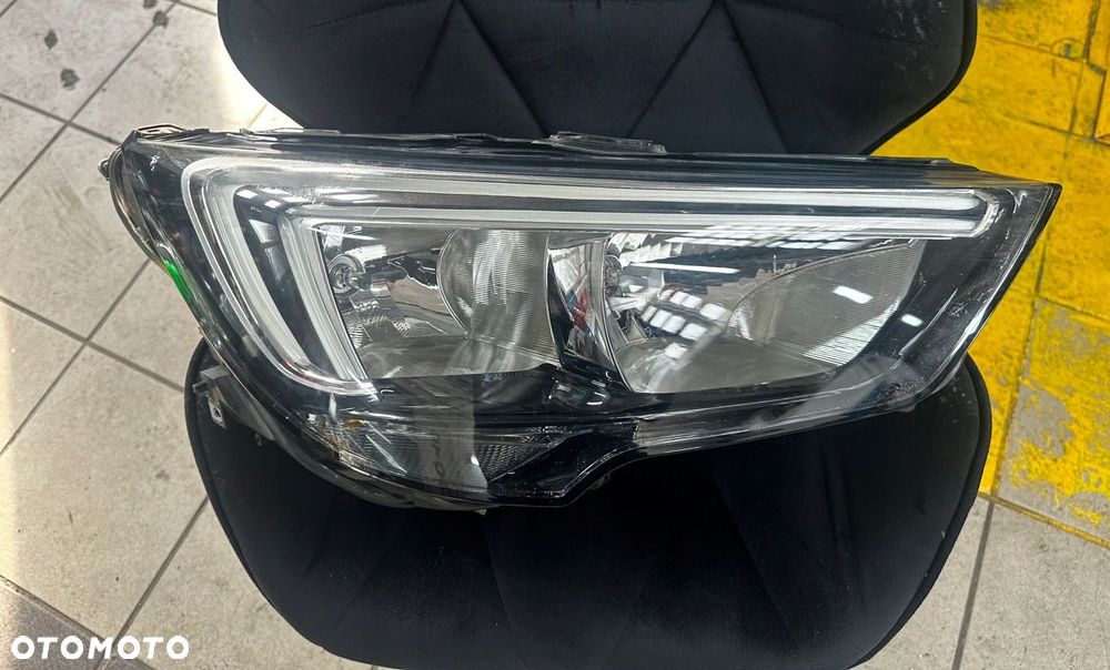 OPEL CROSSLAND X PRAWA LAMPA PRZÓD ZWYKŁA LED KOMPLETNA 13467968 - 1