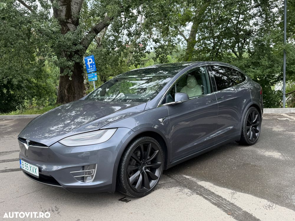 Tesla Model X - 1