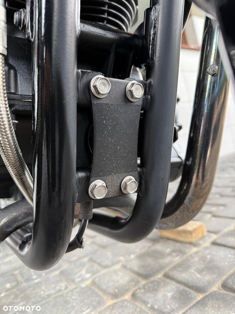 Triumph Bonneville - 14