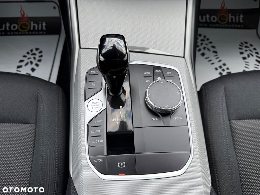 BMW Seria 3 318d Sport Line - 34