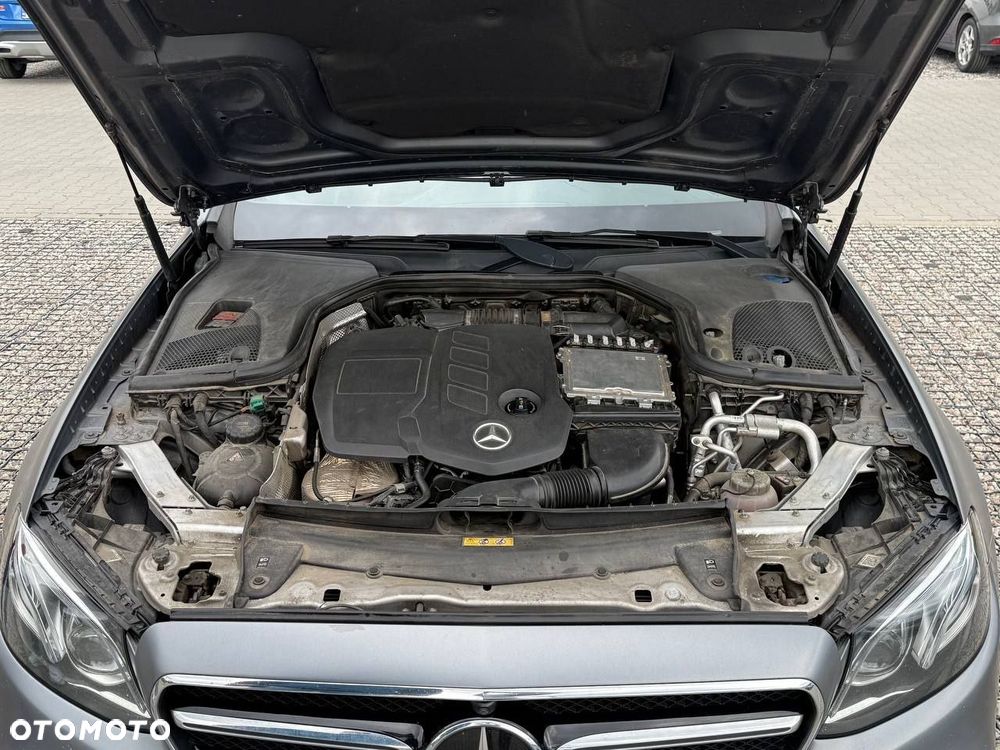 Mercedes-Benz Klasa E 300 de AMG - 10