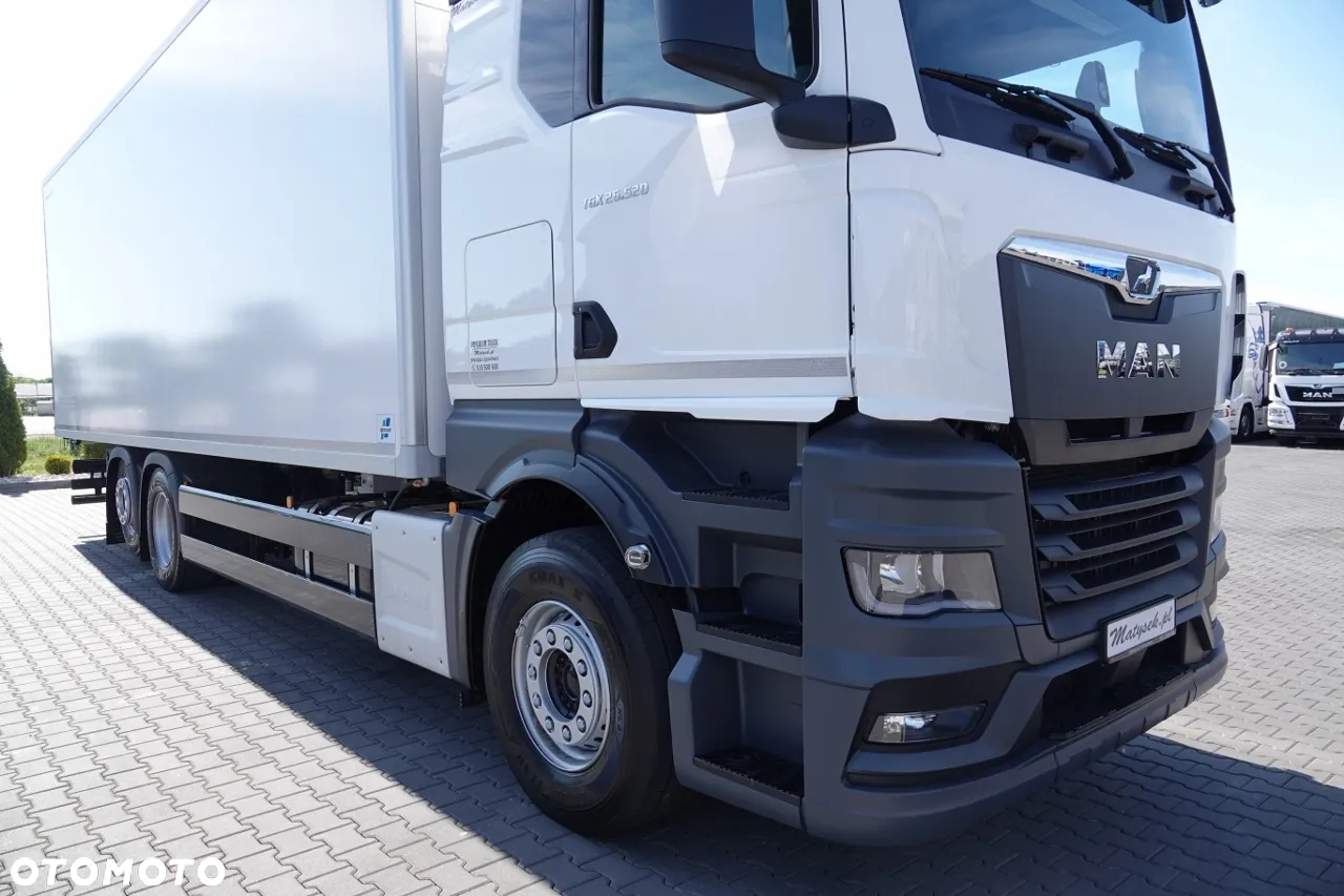 MAN TGX 26.520 / 6x2 / CHŁODNIA -8,6 M / AGREGAT THERMO KING T-1000R / 2025 R / OŚ PODNOSZONA / FABRYCZNIE NOWY - 5