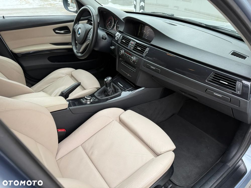 BMW Seria 3 320d Efficient Dynamics Edition - 30