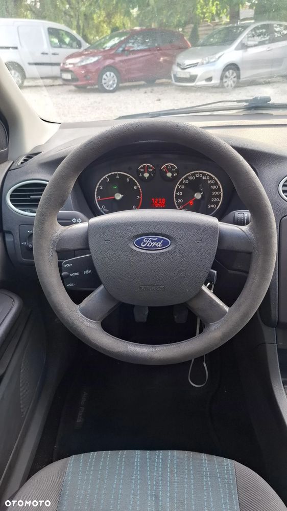 Ford Focus 1.4 Ambiente - 23