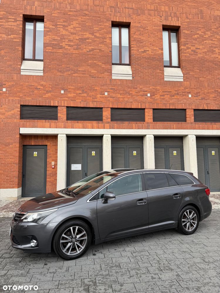 Toyota Avensis 1.8 Sol plus NAVI - 24