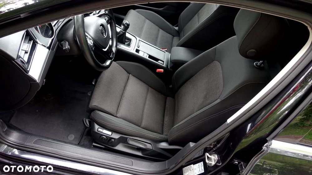 Volkswagen Passat 2.0 TDI (BlueMotion Technology) Comfortline - 4