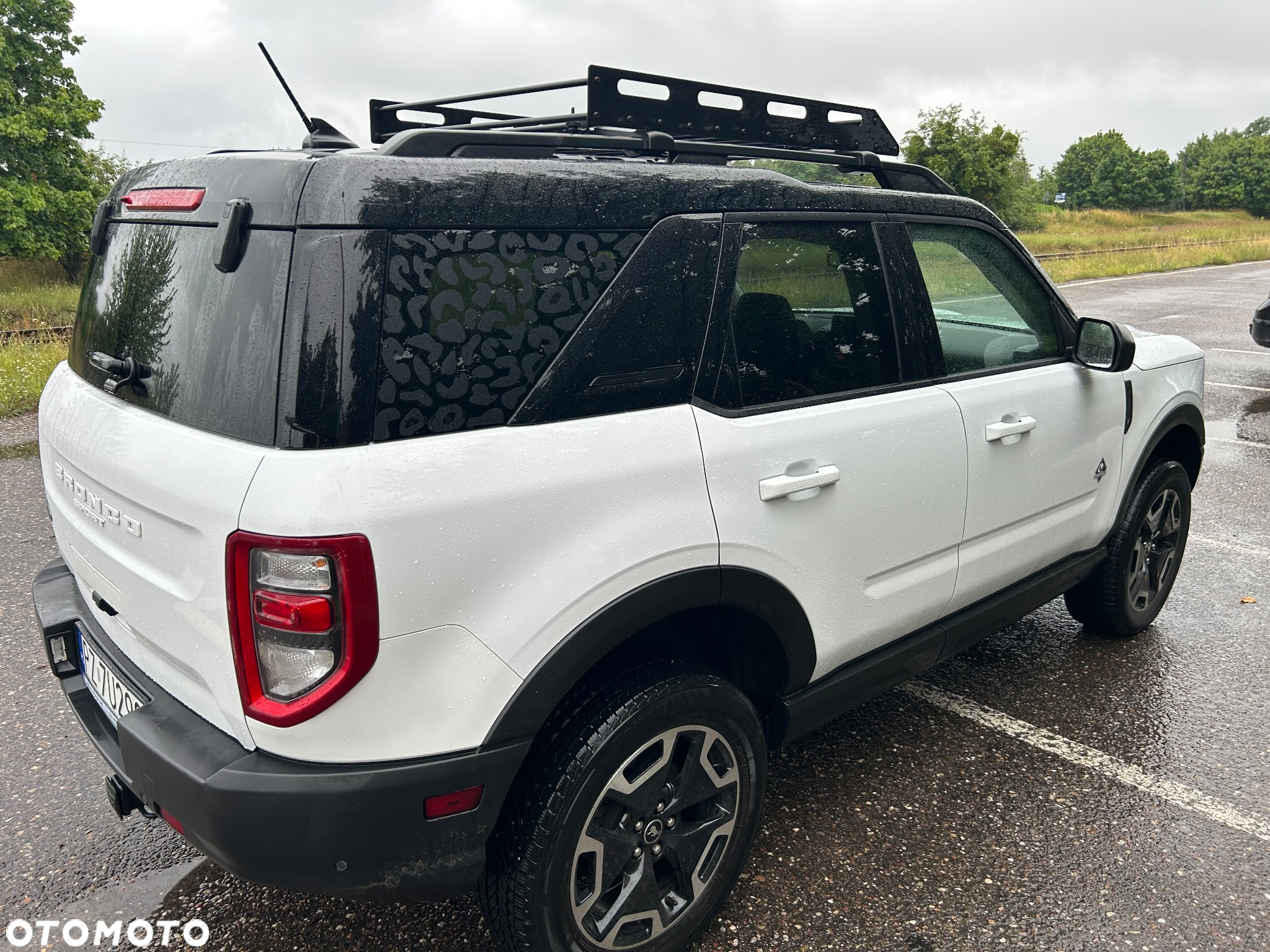 Ford Bronco - 10