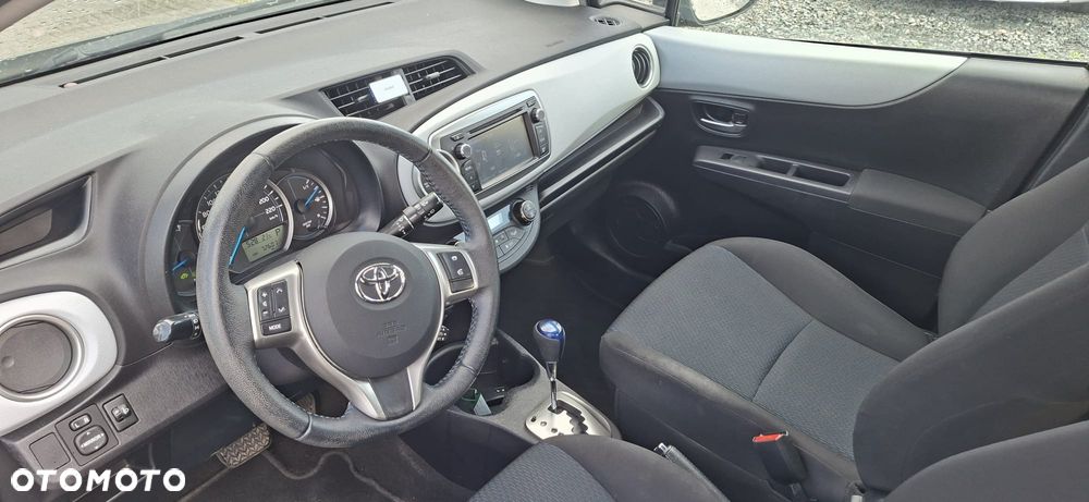 Toyota Yaris Hybrid 100 Dynamic - 11