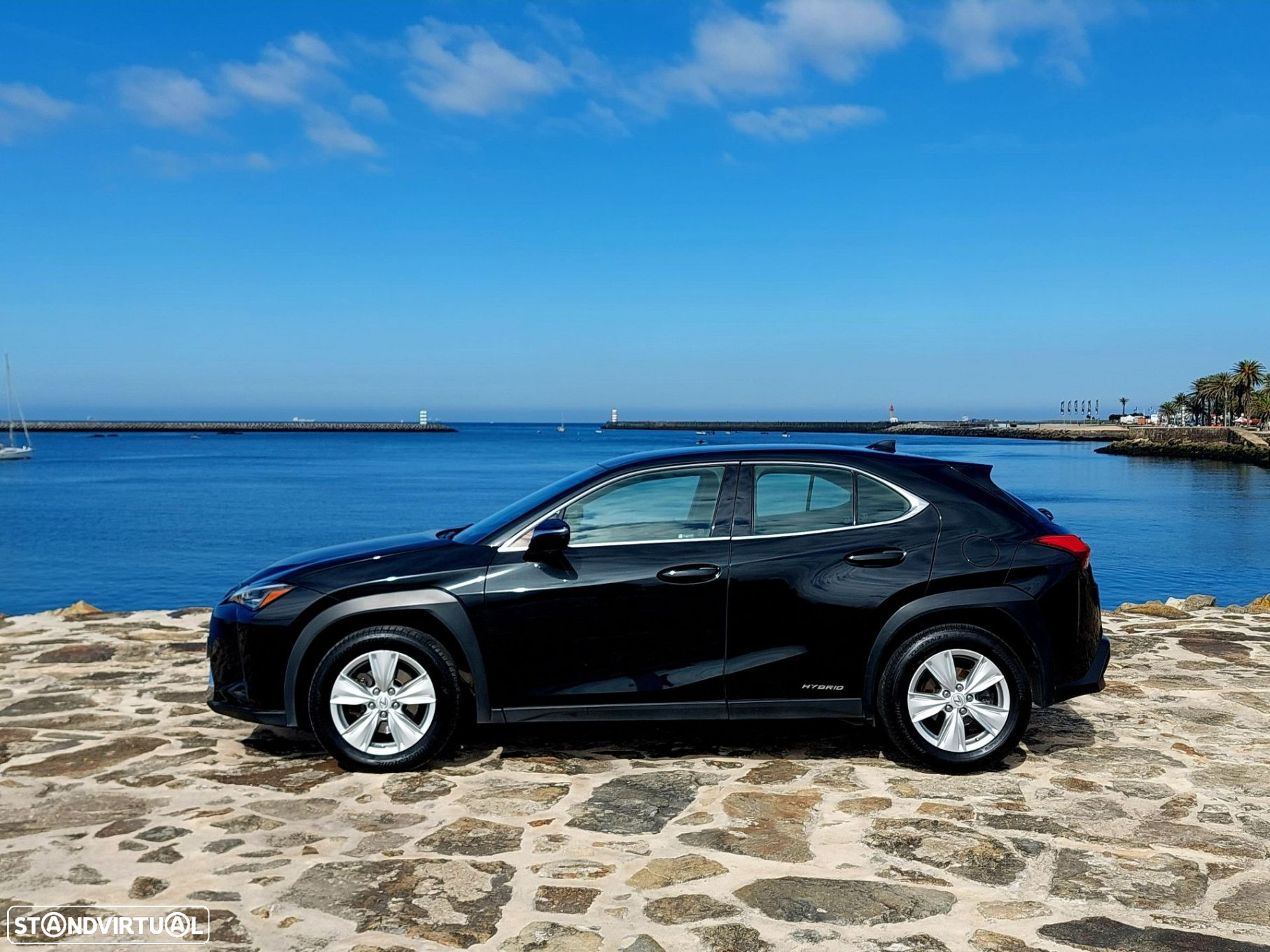 Lexus UX 250h Business - 3