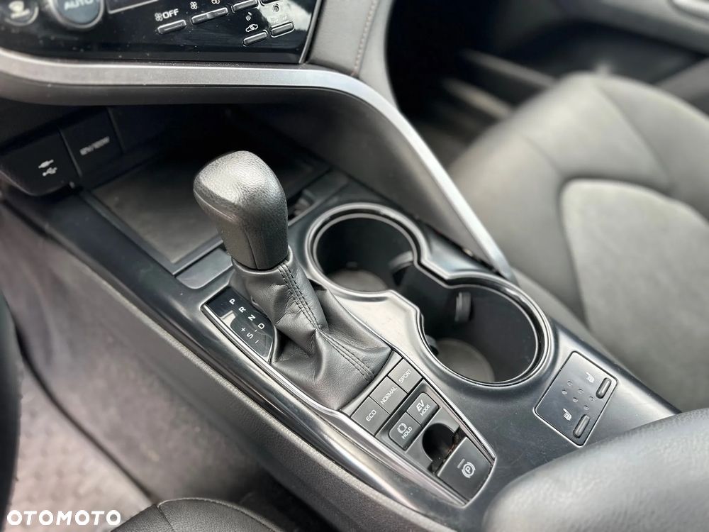 Toyota Camry - 14