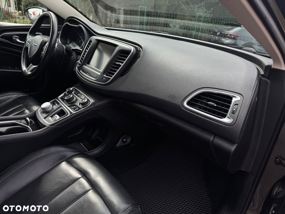 Chrysler 200 - 27