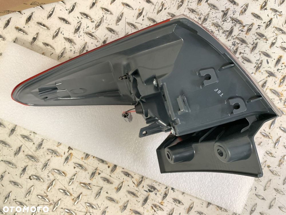 NOWA ORYGINALNA LAMPA TYLNA LEWA TOYOTA AURIS II LIFT KOMBI 15-18 81561-02A51 - 12