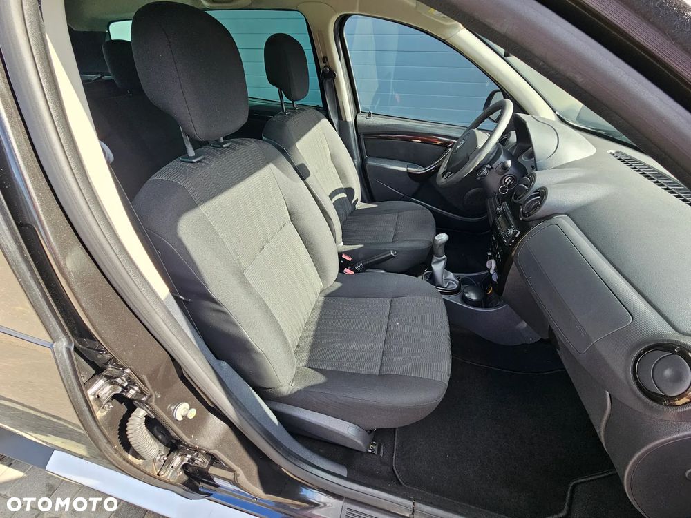 Dacia Duster 1.6 16V 4x2 - 11