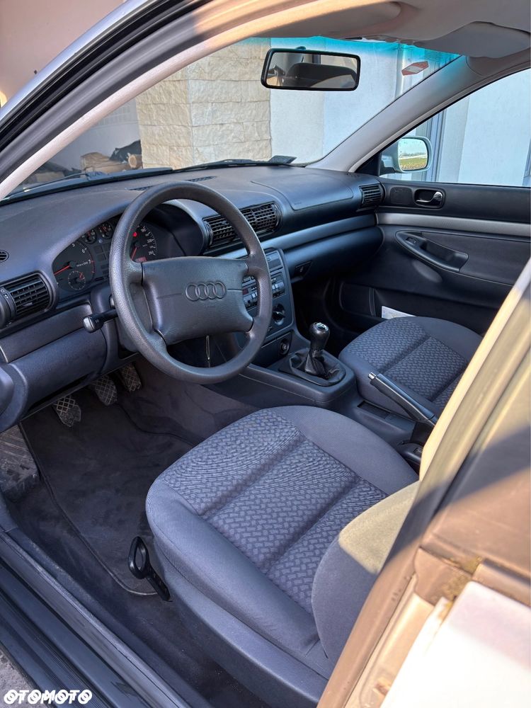 Audi A4 Limousine - 4