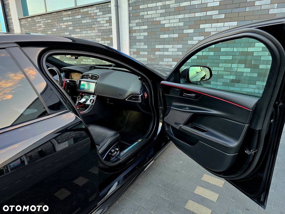 Jaguar XE S - 12