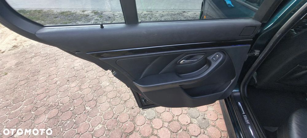 BMW Seria 5 528i - 12