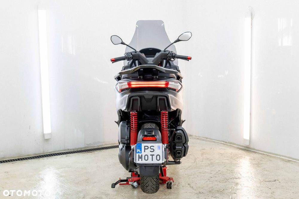Piaggio MP-3 - 7