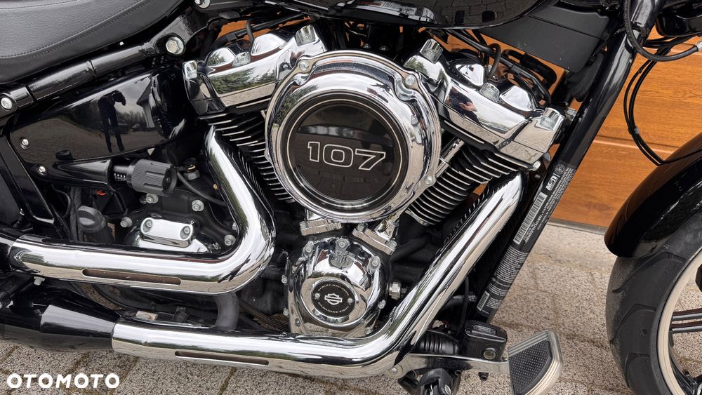 Harley-Davidson Softail Breakout - 11