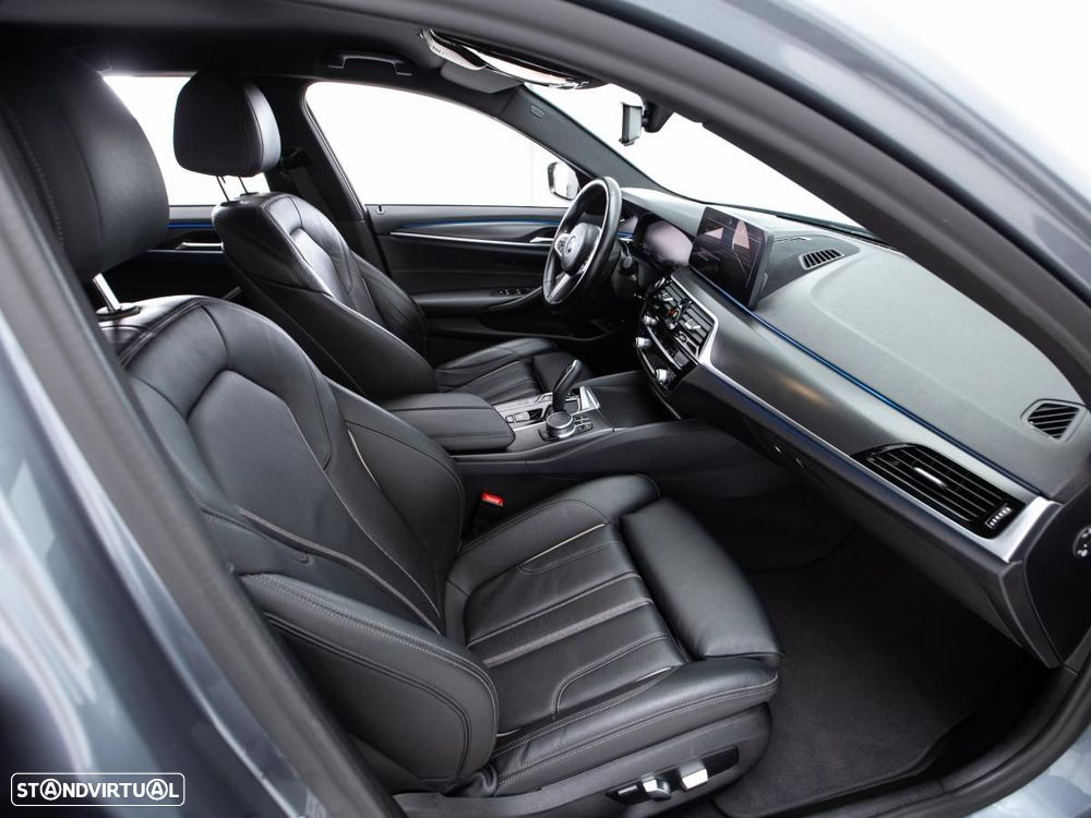 BMW 520 i Pack Desportivo M - 11