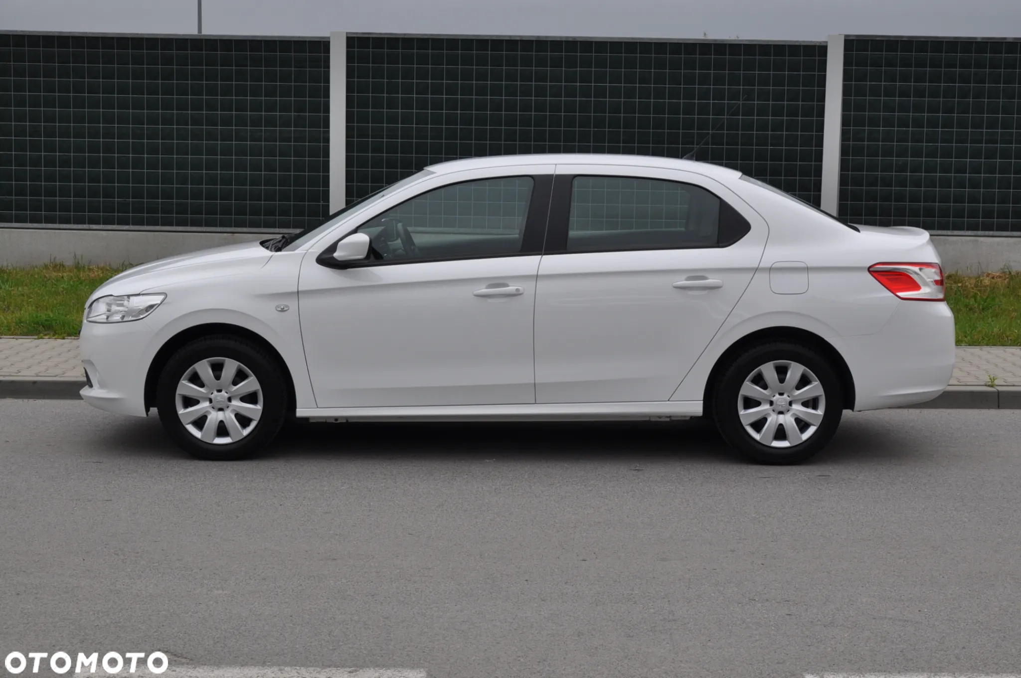 Peugeot 301 1.2 Pure Tech Access - 28