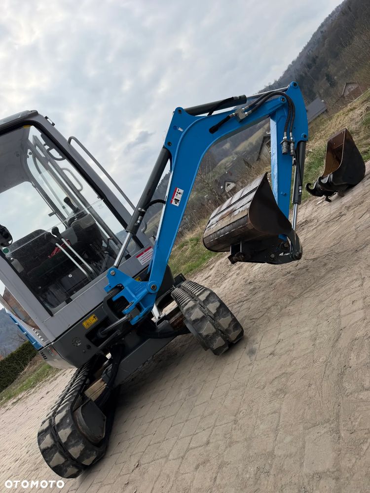 Wacker Neuson ET16 Minikoparka Koparka 2 tony. 793mtg JAK NOWA 2018 rok z Gospodarstwa Norweskiego 793 mtg. IGŁA! Rozsuwane hydraulicznie gąsienice. Dodatkowe sekcje Hydrauliczne. Silnik Yanmar 3 cyl. Aktualna DEKRA BMWT. Po serwisach! Ani deka luzów i wycieków. OKAZJA TANIO. Zadbana maszyna. 2 łyżki. Nie różni się od nówki sztuki z salonu!! Wielka Okazja. Fabryczny lakier na podzespołach! - 26