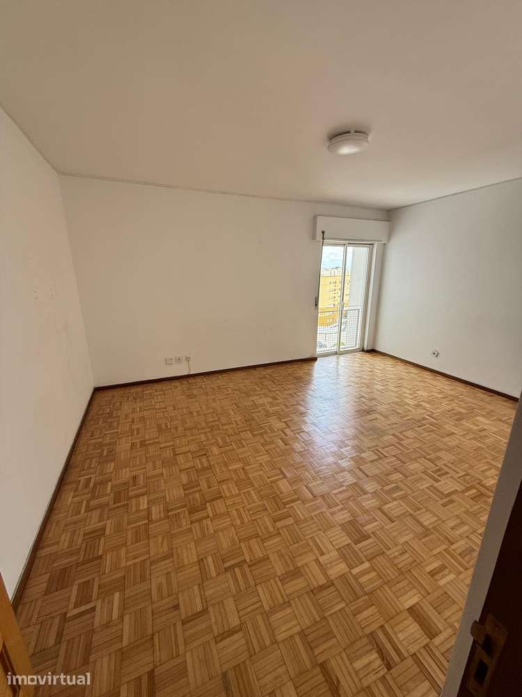 Arrendamento de T2 em Alfragide com lugar de estacionamento em garagem - Grande imagem: 4/20