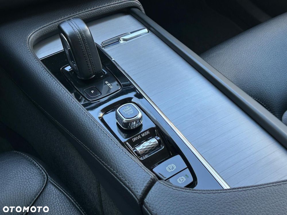 Volvo XC 90 B5 D AWD Momentum Pro - 23