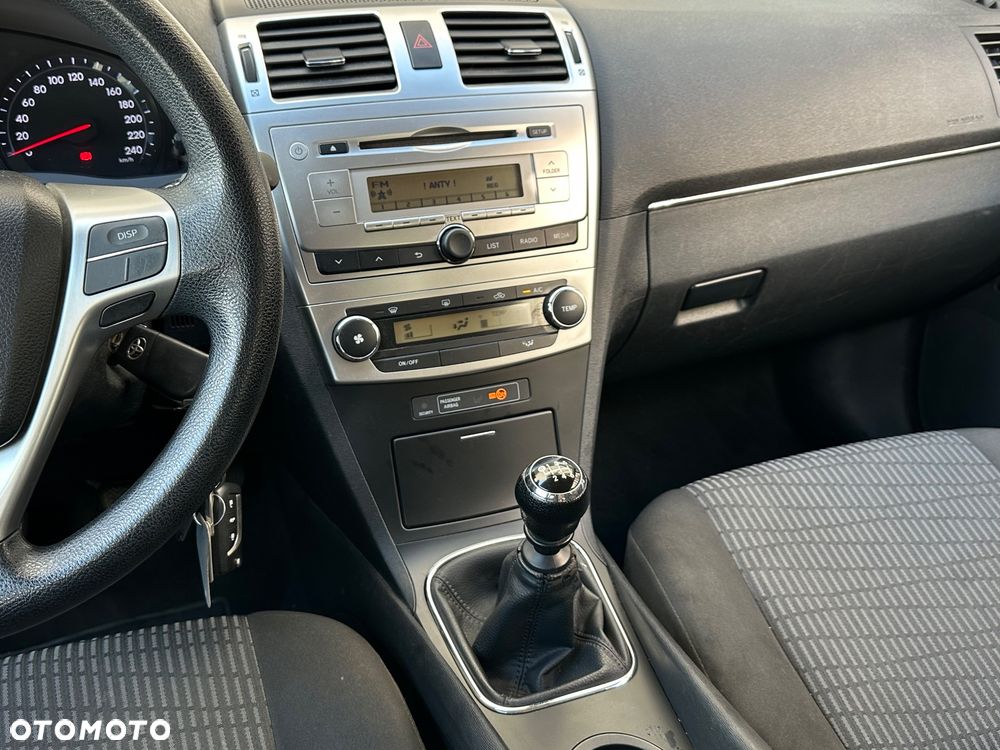 Toyota Avensis 1.6 Active - 25