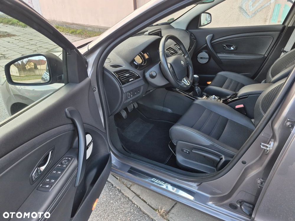Renault Megane Grandtour ENERGY TCe 130 Start & Stop Bose Edition - 21