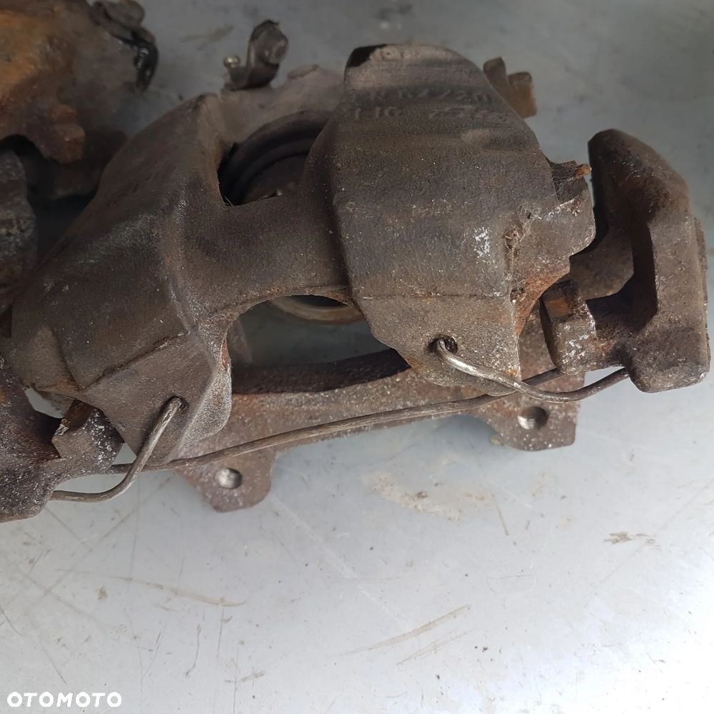 zacisk zaciski jarzmo 126 seicento cc sporting panda polonez pod tarcze duże wentylowane zwykłe 257mm 240mm - 24