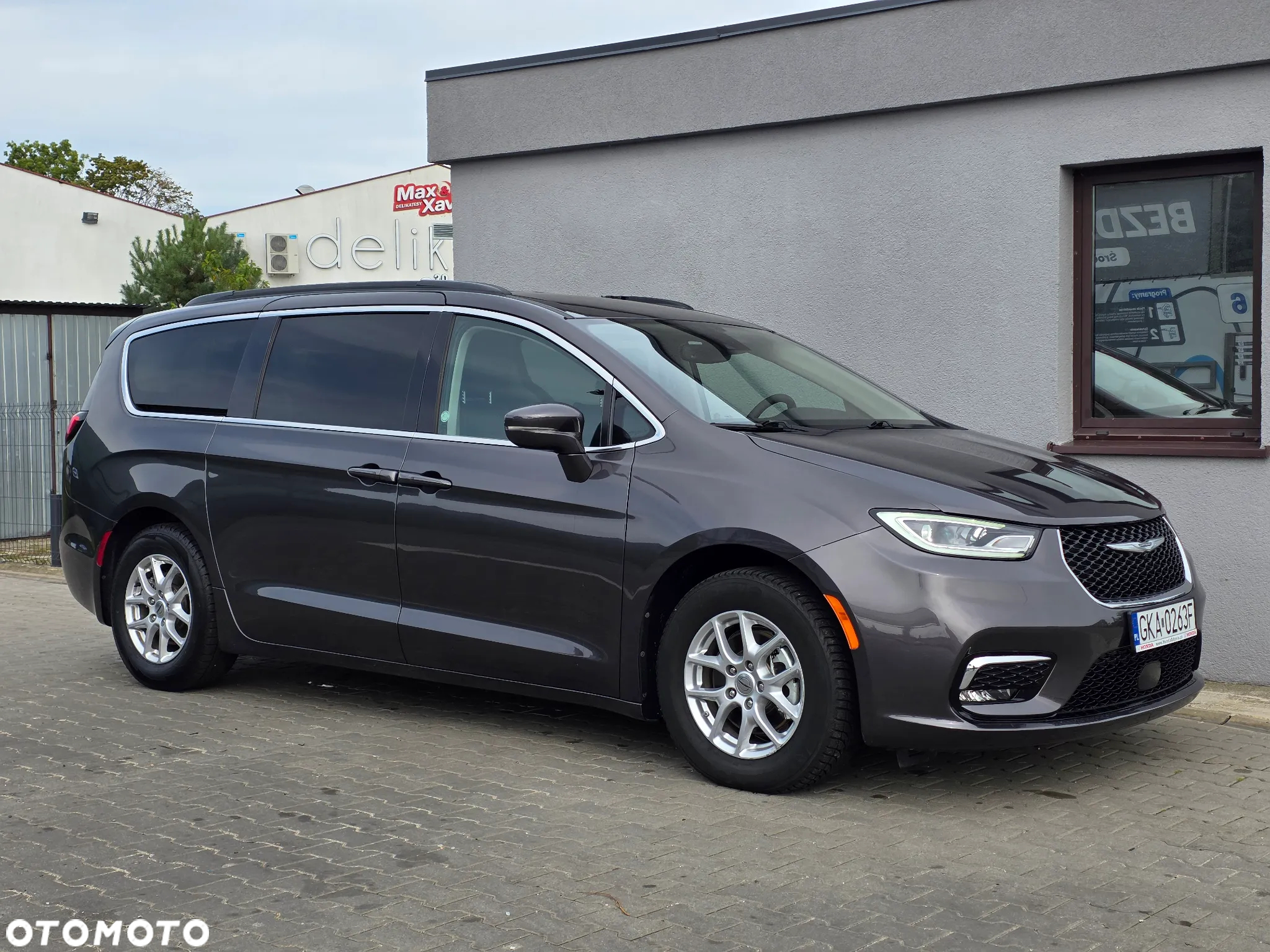 Chrysler Pacifica - 2
