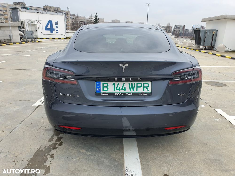 Tesla Model S - 8