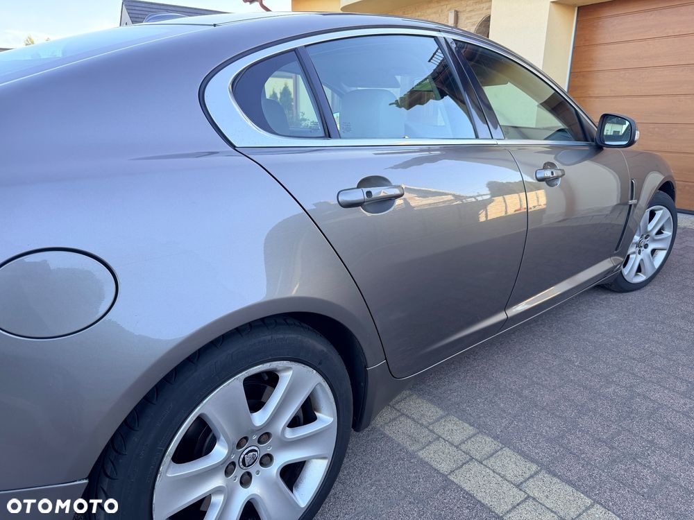 Jaguar XF 2.7 V6 Premium Luxury - 14