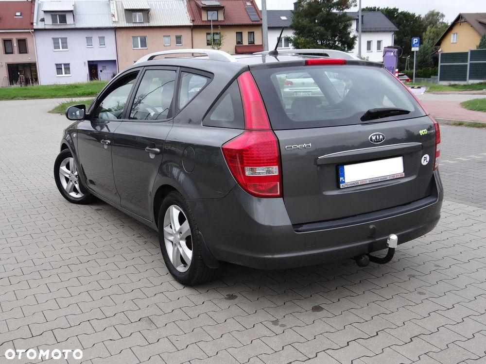 Kia Ceed - 4