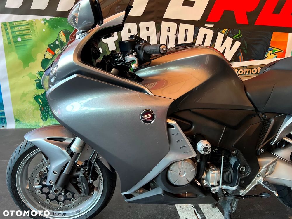 Honda VFR - 16